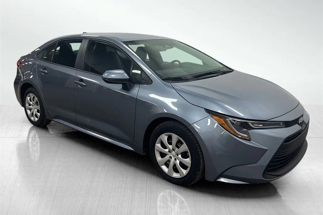 2025 Toyota Corolla LE photo 1
