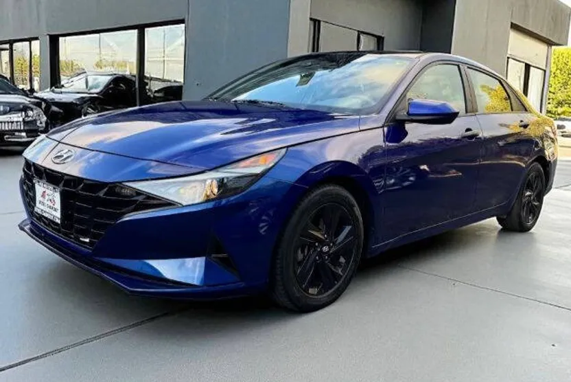 2021 Hyundai Elantra SEL photo 1