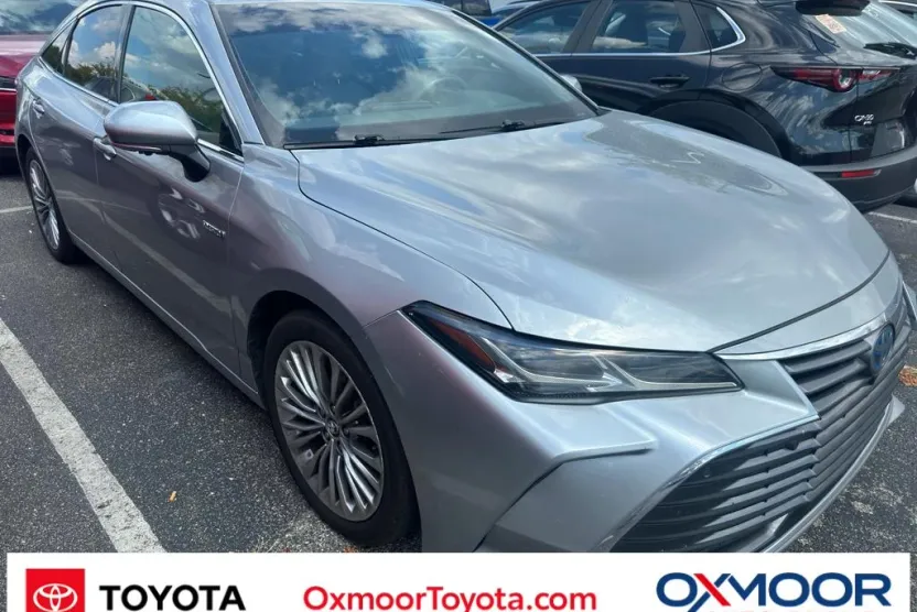 2019 Toyota Avalon Hybrid Limited photo 1