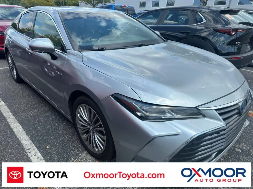 2019 Toyota Avalon Hybrid Limited photo 1