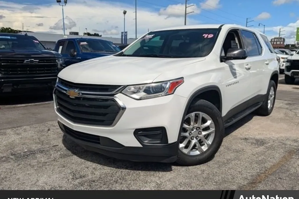 2019 Chevrolet Traverse LS photo 1