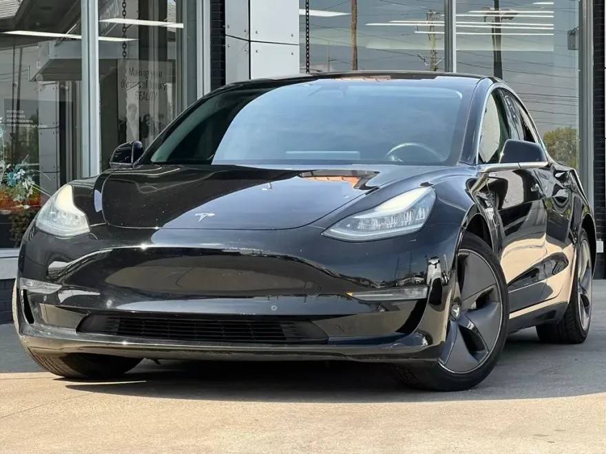 2018 Tesla Model 3 Mid Range photo 1