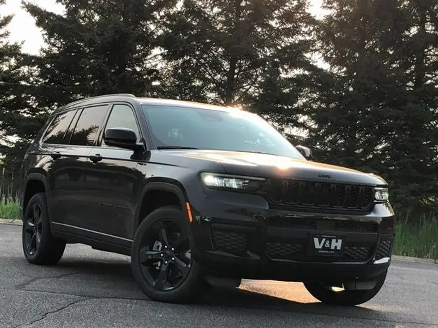 2024 Jeep Grand Cherokee Altitude photo 1