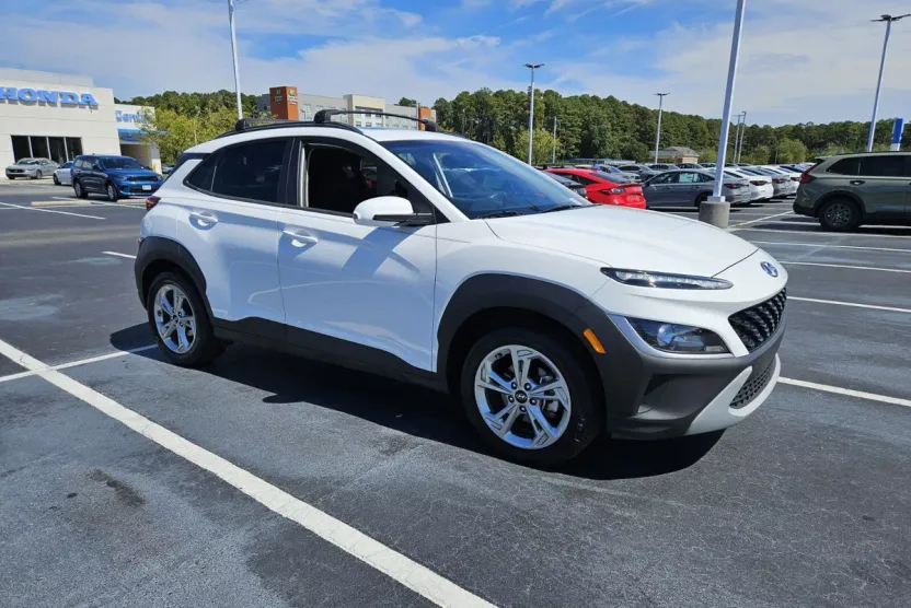 2023 Hyundai Kona SEL photo 1