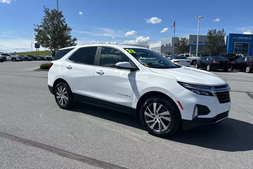 2023 Chevrolet Equinox LT photo 1