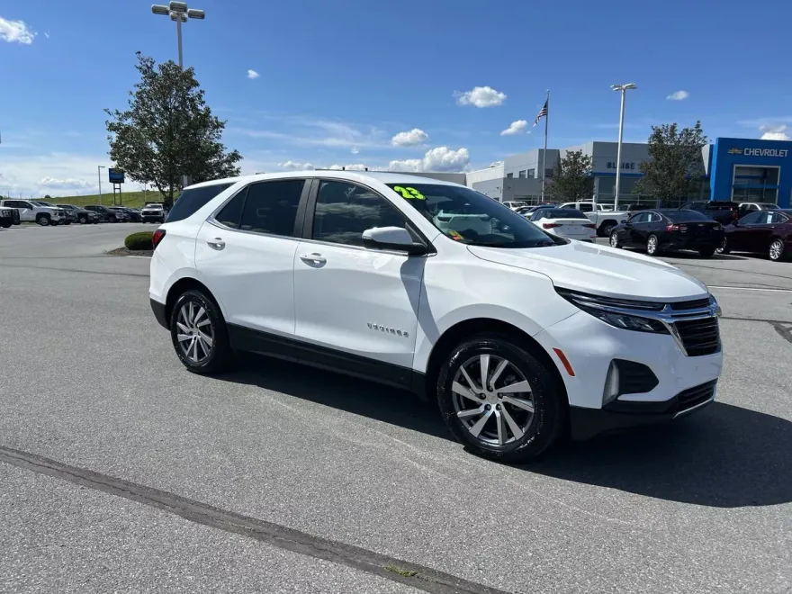 2023 Chevrolet Equinox LT photo 1
