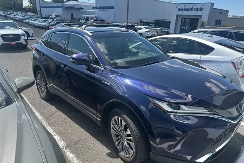 2021 Toyota Venza XLE photo 1