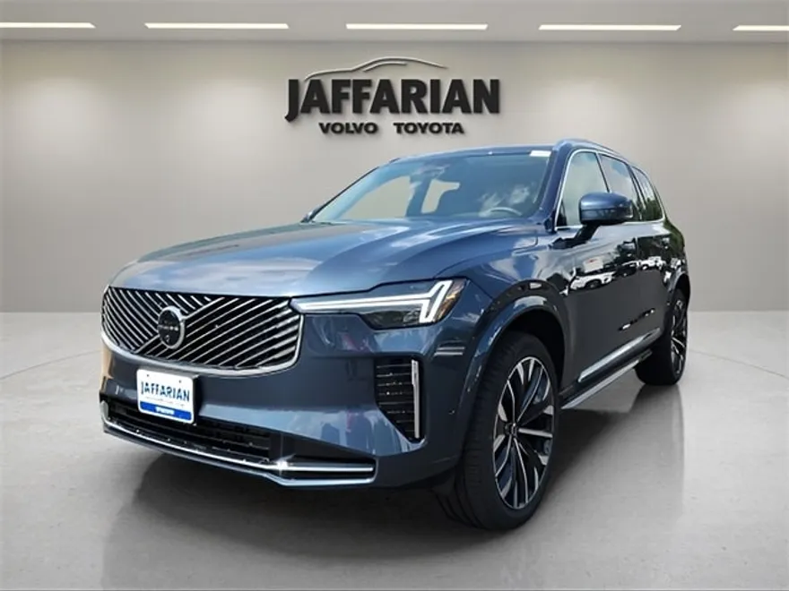 2025 Volvo XC90 B5 Plus photo 1