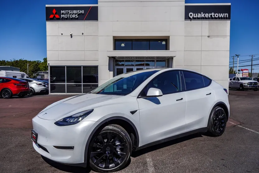 2023 Tesla Model Y Long Range photo 1