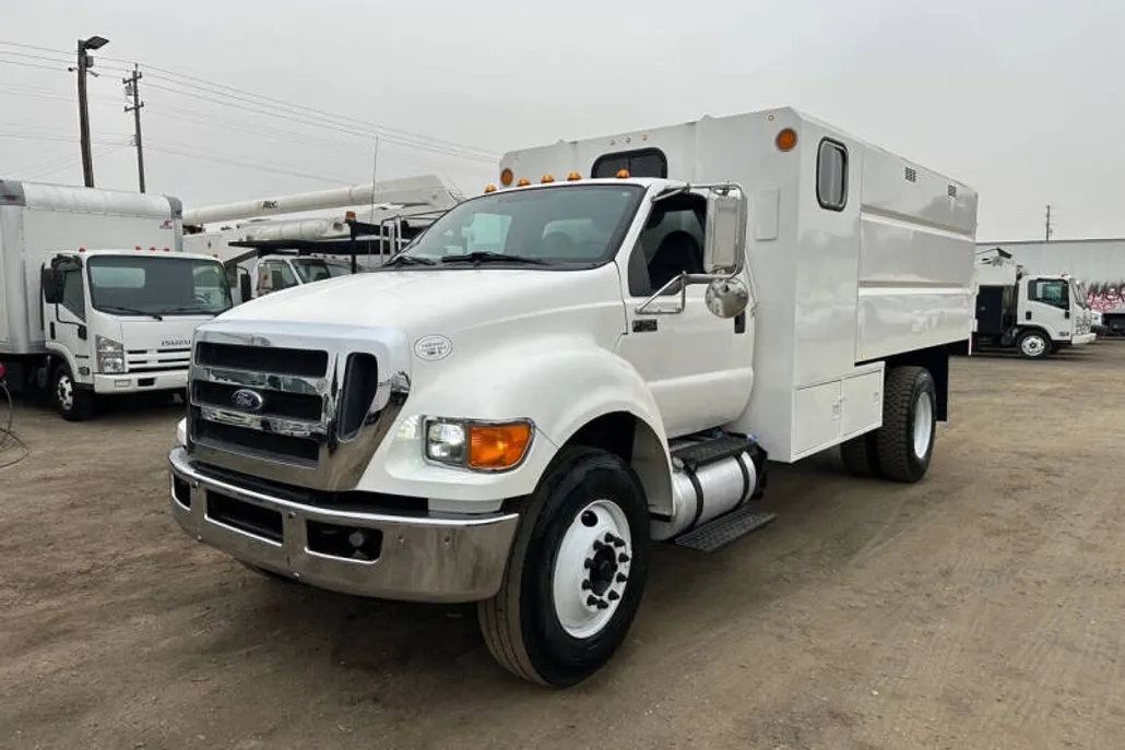2012 Ford F-750 photo 1