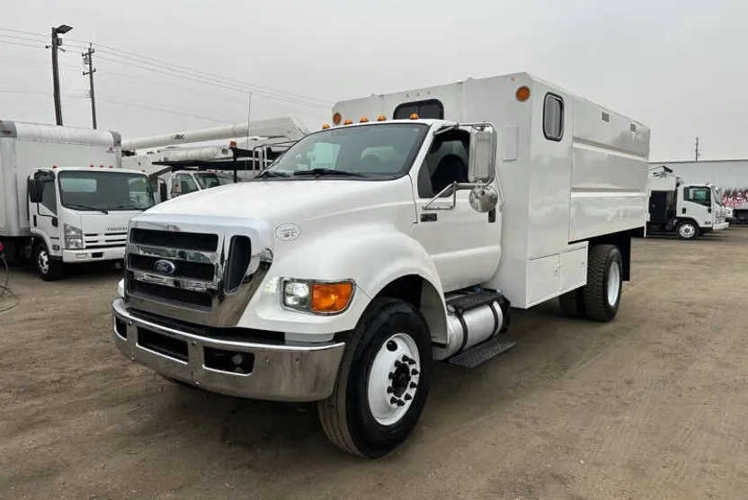 2012 Ford F-750 photo 1