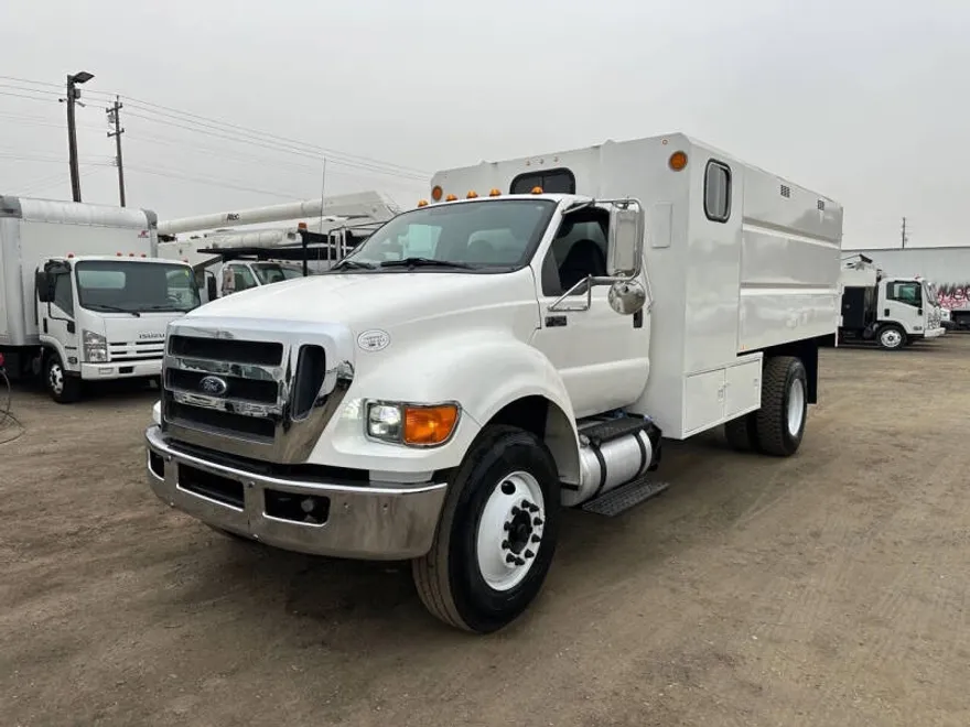 2012 Ford F-750 photo 1