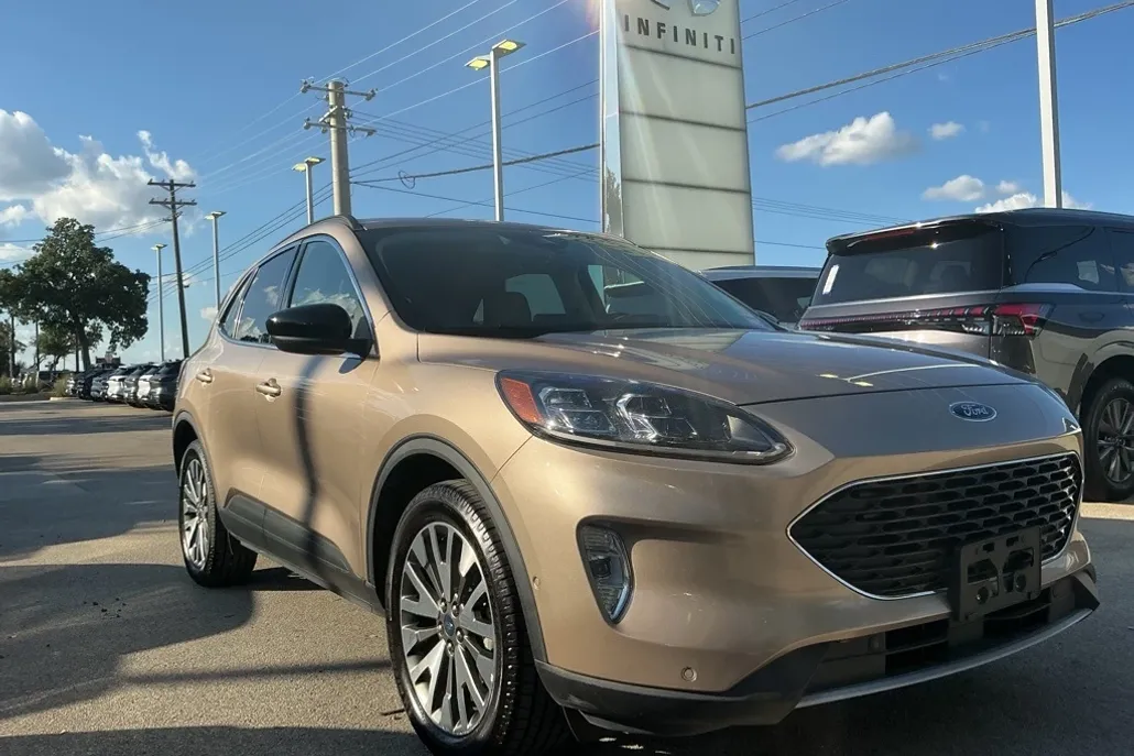 2021 Ford Escape Titanium photo 1