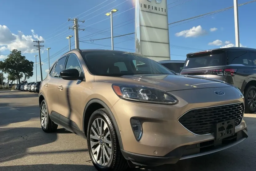 2021 Ford Escape Titanium photo 1