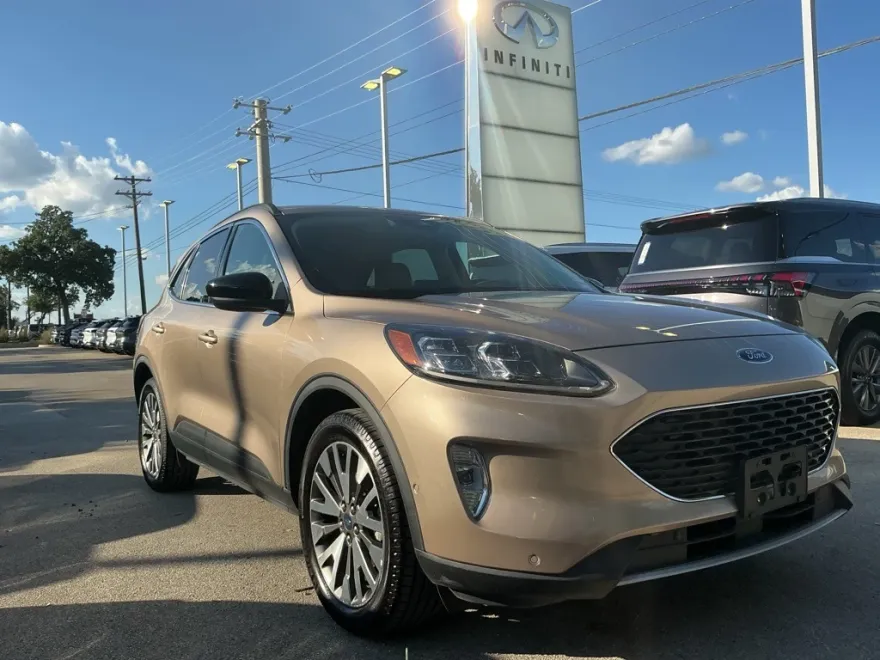 2021 Ford Escape Titanium photo 1