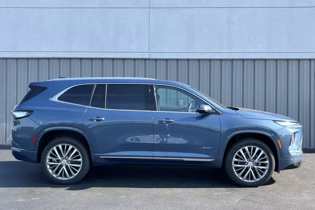 2025 Buick Enclave Avenir photo 1