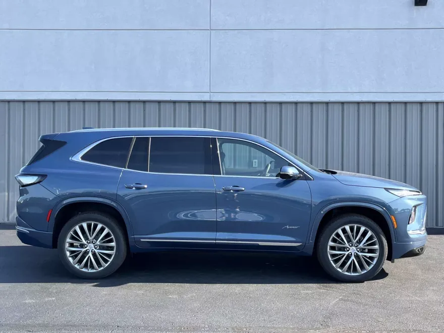 2025 Buick Enclave Avenir photo 1