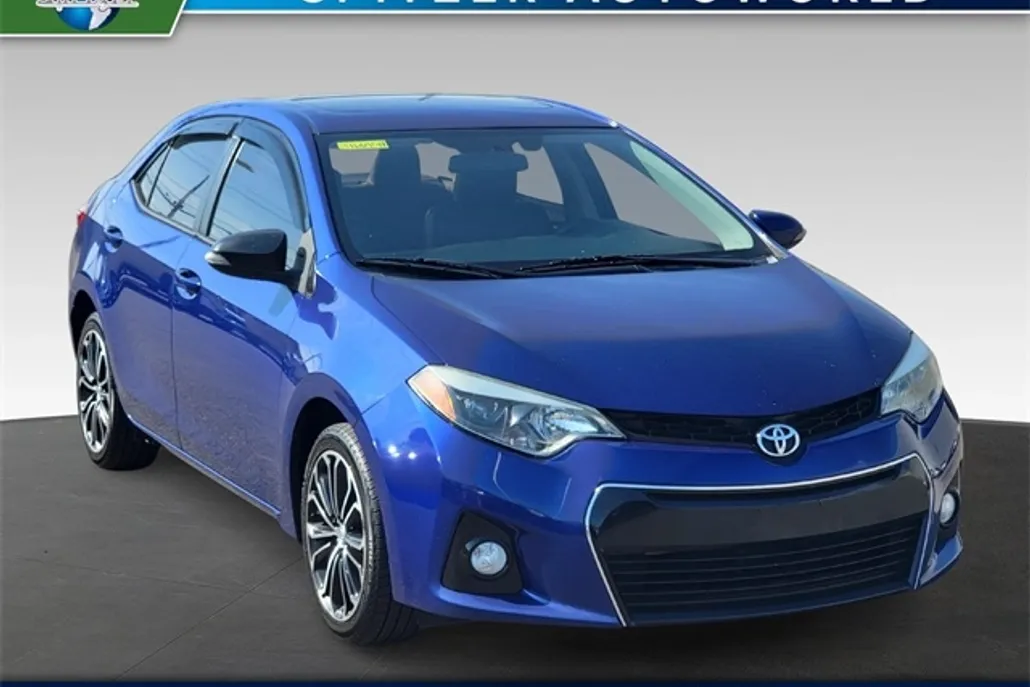 2016 Toyota Corolla LE photo 1