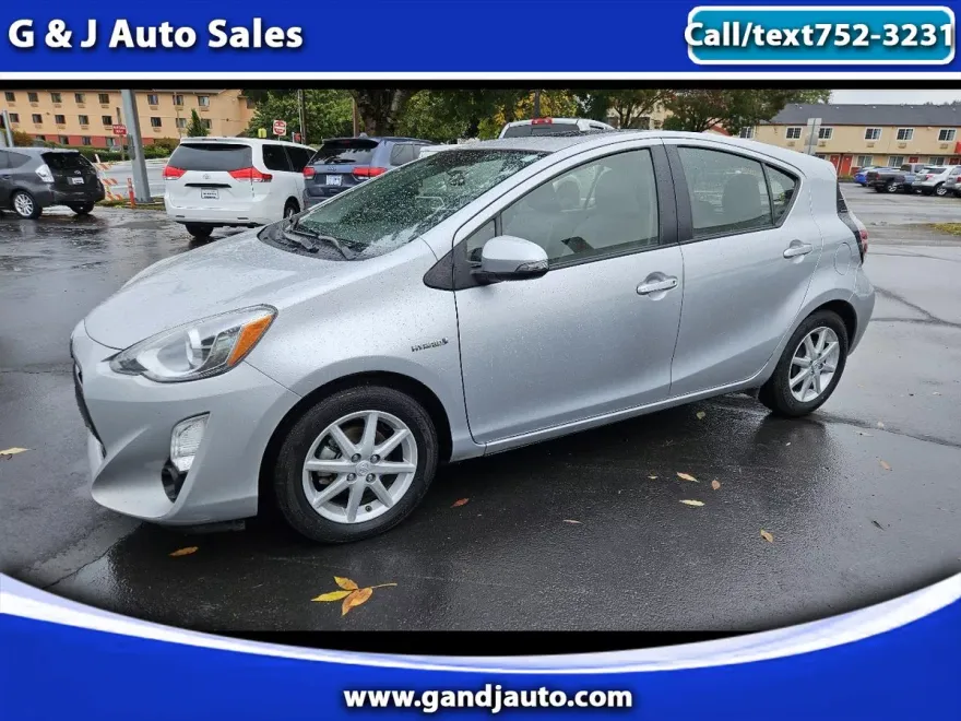 2015 Toyota Prius C Four photo 1