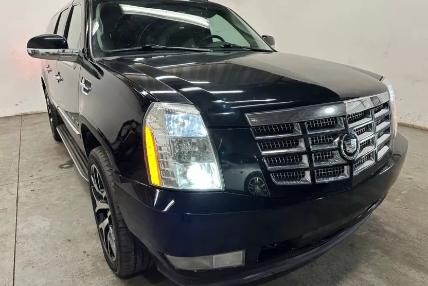 2011 Cadillac Escalade ESV Sport photo 1