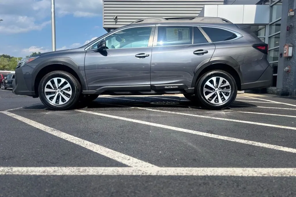 2024 Subaru Outback Premium photo 1