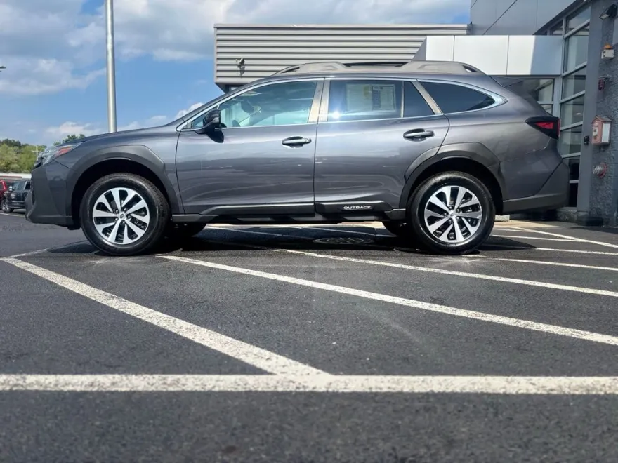 2024 Subaru Outback Premium photo 1