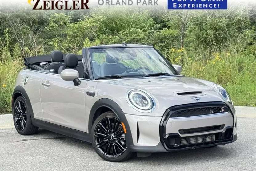 2024 Mini Cooper Convertible S photo 1