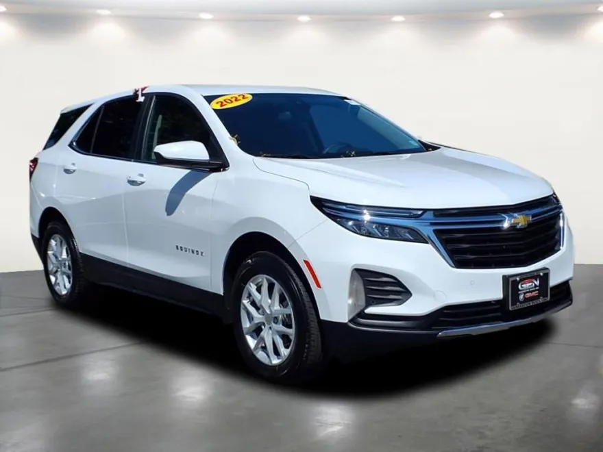2022 Chevrolet Equinox LT photo 1