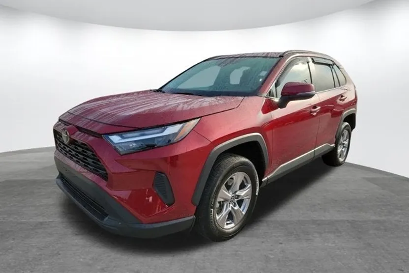 2023 Toyota RAV4 XLE photo 1