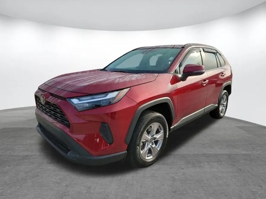 2023 Toyota RAV4 XLE photo 1