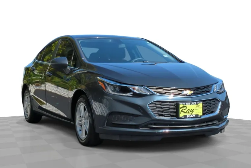 2018 Chevrolet Cruze LT photo 1
