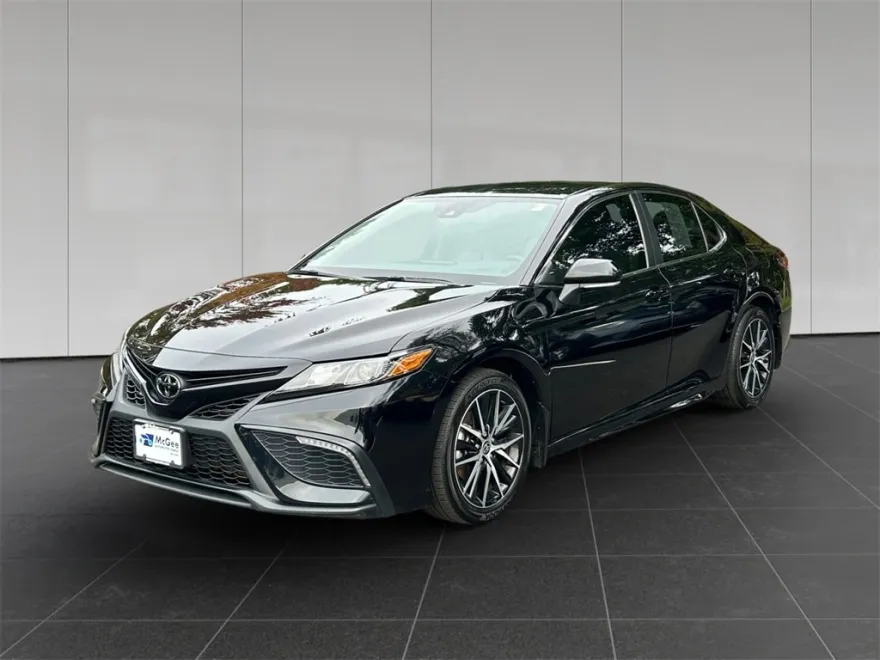 2023 Toyota Camry SE photo 1