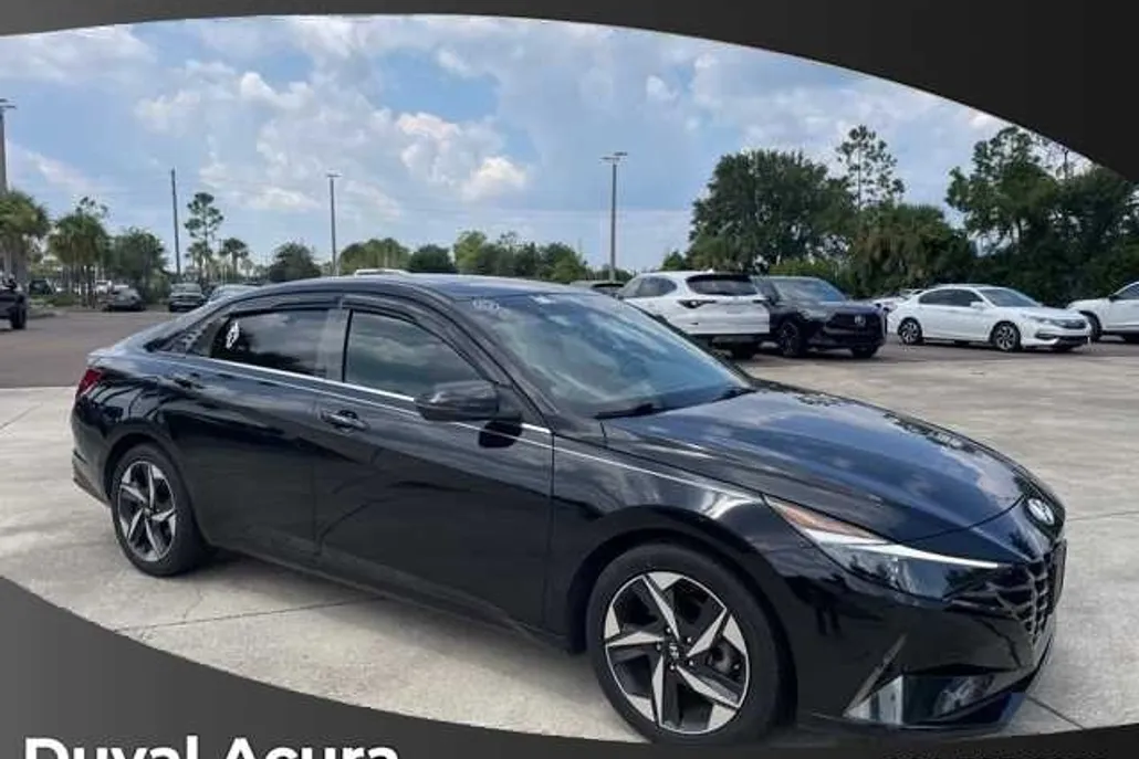 2022 Hyundai Elantra SEL photo 1