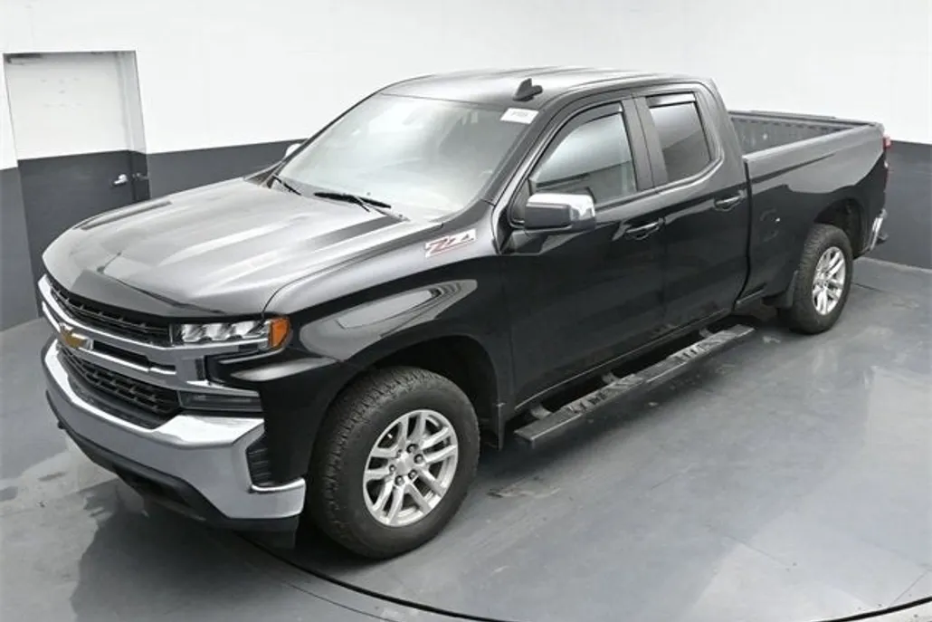 2020 Chevrolet Silverado 1500 LT photo 1