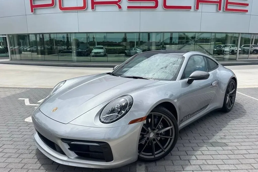 2024 Porsche 911 T photo 1
