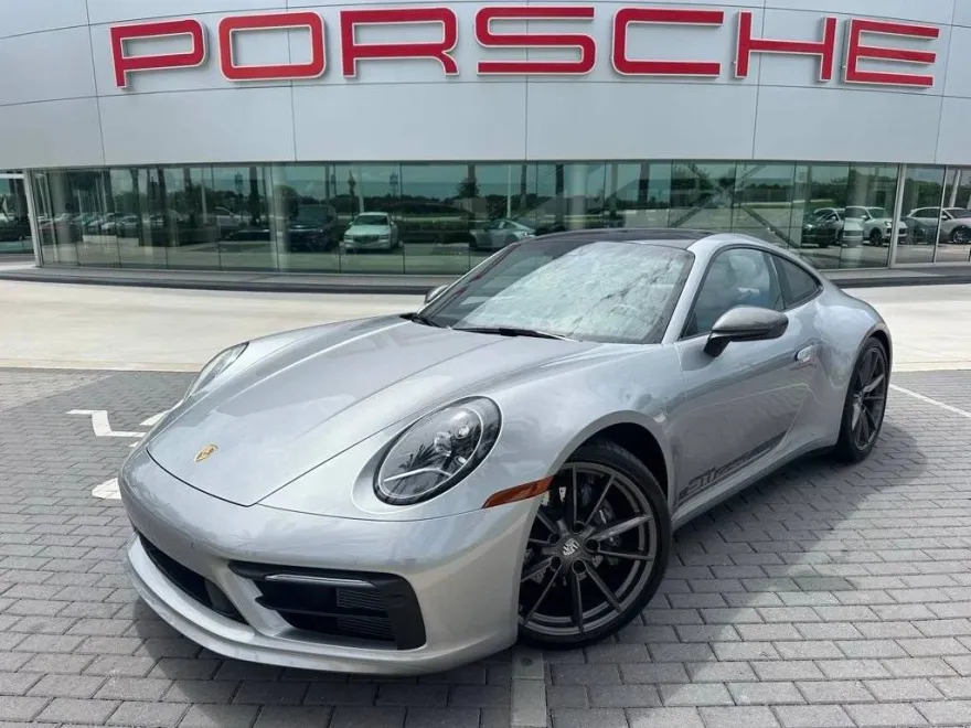 2024 Porsche 911 T photo 1