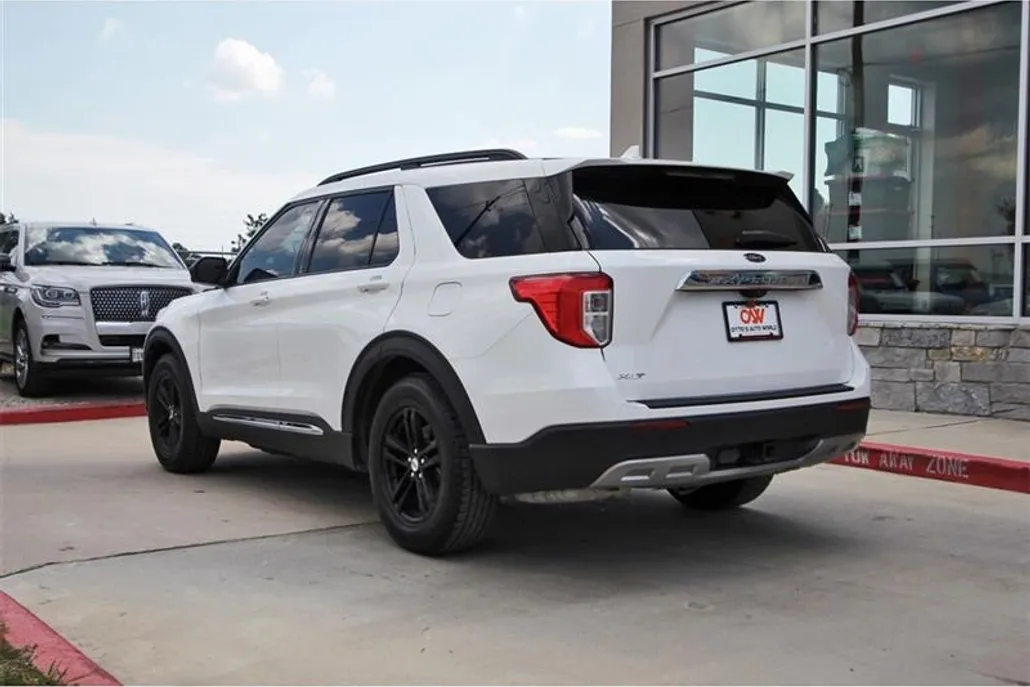 2022 Ford Explorer XLT photo 1