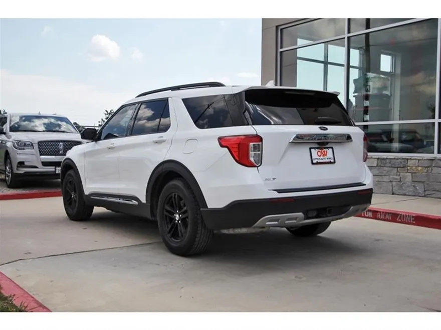 2022 Ford Explorer XLT photo 1
