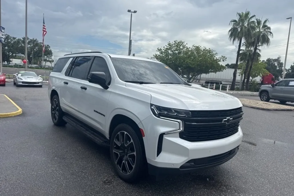 2023 Chevrolet Suburban RST photo 1
