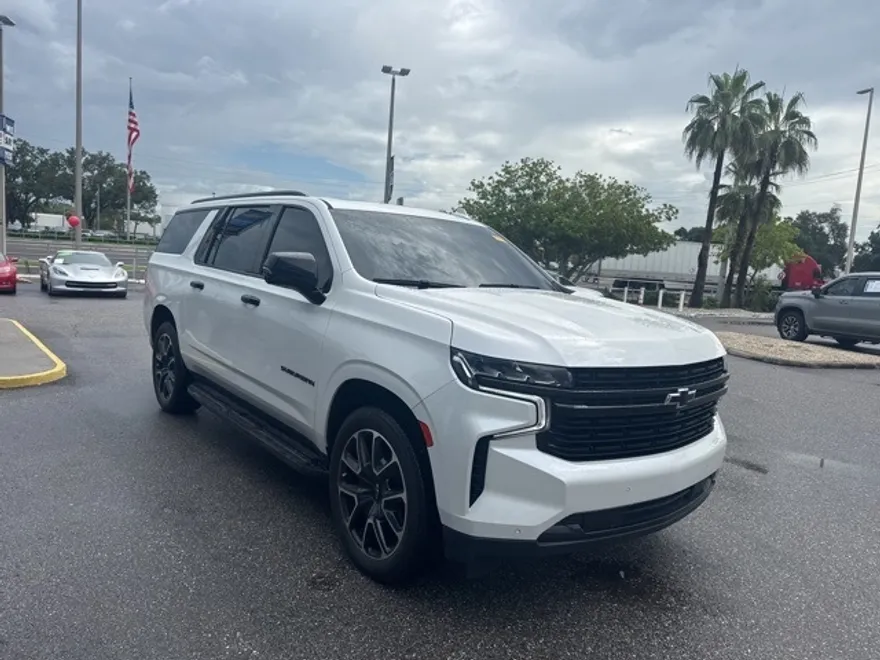 2023 Chevrolet Suburban RST photo 1