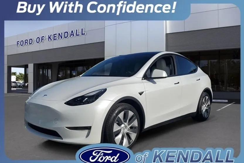2024 Tesla Model Y Long Range photo 1