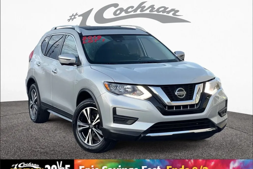 2019 Nissan Rogue SV photo 1