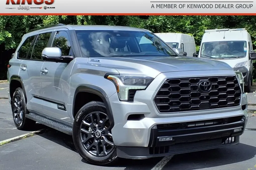 2024 Toyota Sequoia Platinum photo 1