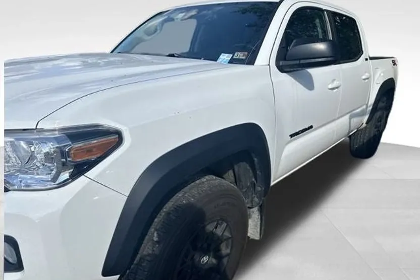 2023 Toyota Tacoma SR5 V6 photo 1