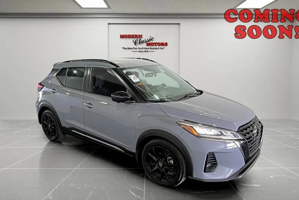 2022 Nissan Kicks SR photo 1