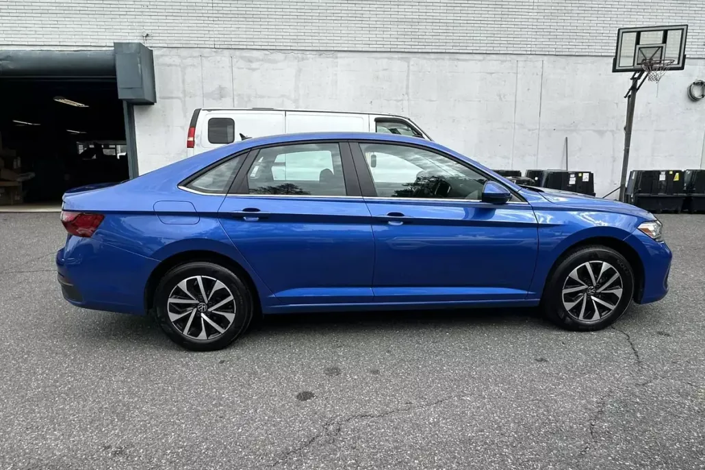 2023 Volkswagen Jetta S photo 1