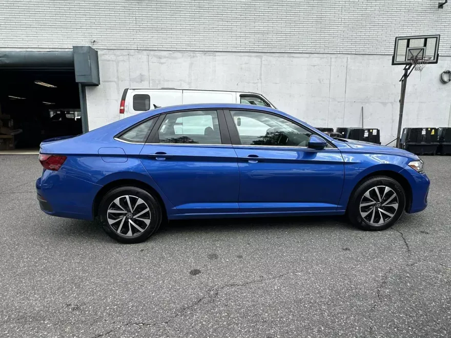 2023 Volkswagen Jetta S photo 1