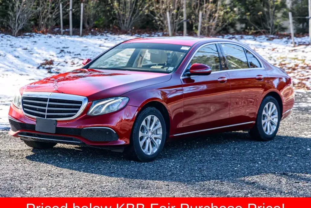 2017 Mercedes Benz E 300 4MATIC photo 1