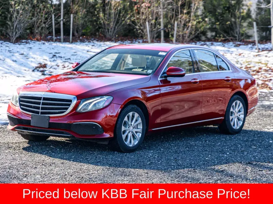 2017 Mercedes Benz E 300 4MATIC photo 1