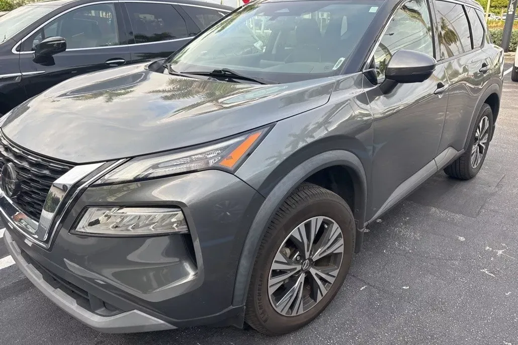 2021 Nissan Rogue SV photo 1